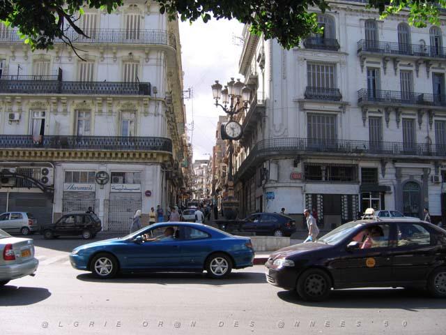VOYAGE ORAN SEPTEMBRE 2006 305 15 sept.06 - matin - RUE ARAGO DEPUIS PLACE DES VICTOIRES.JPG